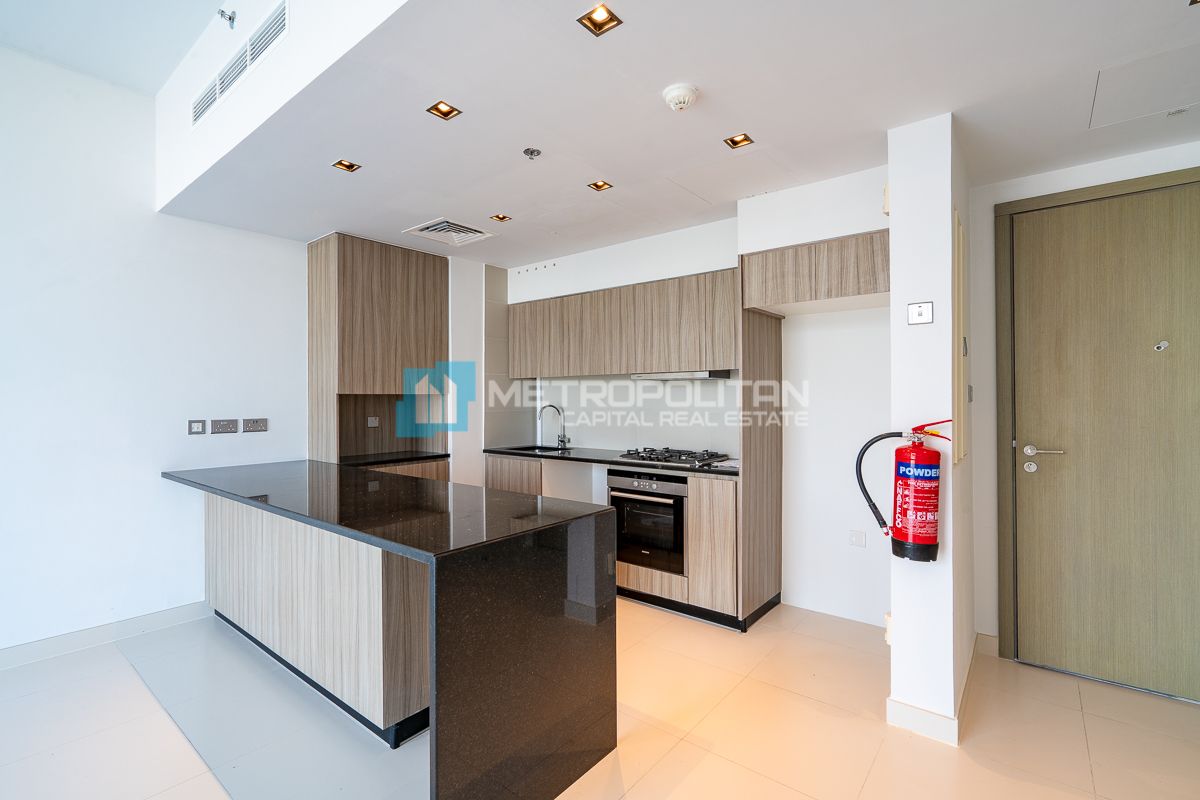 North-East Facing 1BR – High Floor with Sea view
