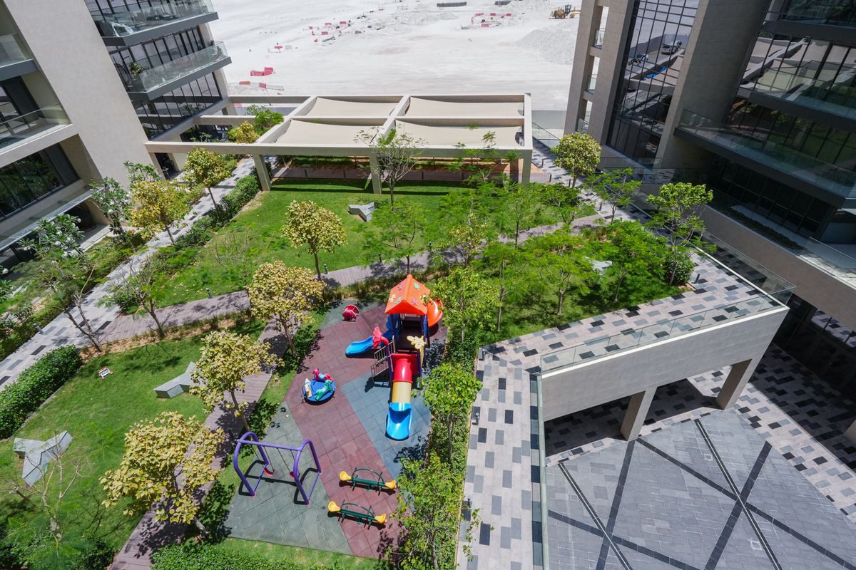 FULLY FURNISHED | STUDIO | BALCONY | MID FLOOR