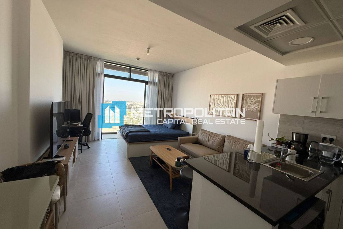 FULLY FURNISHED | STUDIO | BALCONY | MID FLOOR
