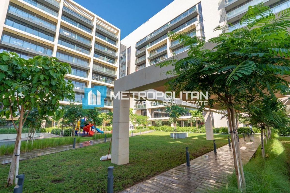 FULLY FURNISHED | STUDIO | BALCONY | MID FLOOR