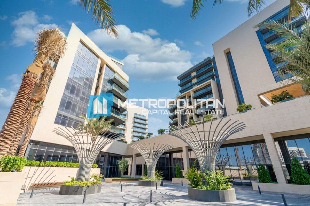 FULLY FURNISHED | STUDIO | BALCONY | MID FLOOR