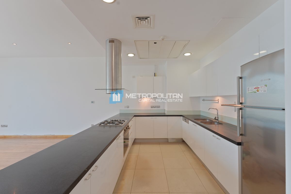 2BR w/ Balcony| Scenic Water Views| Prime Location