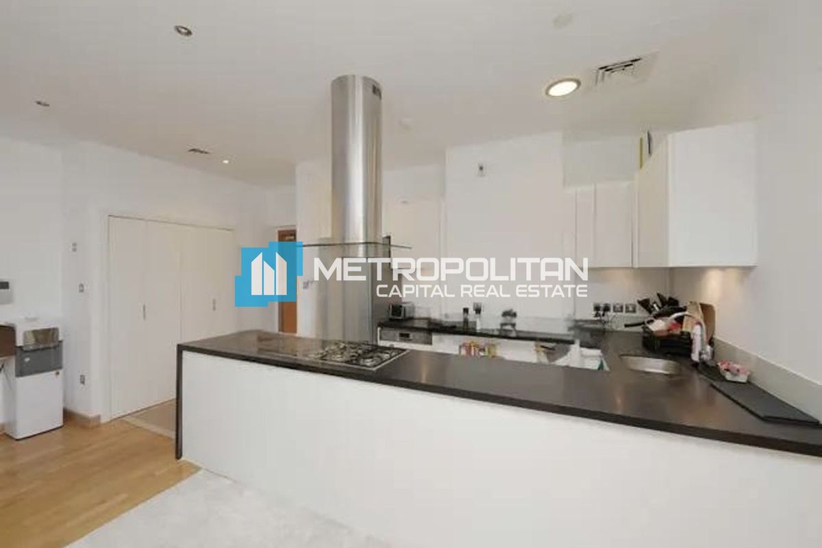 2BR w/ Balcony| Scenic Water Views| Prime Location