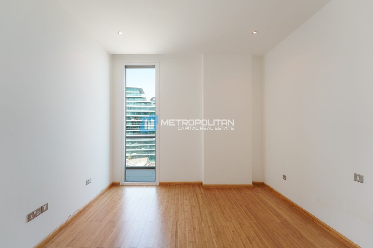 2BR w/ Balcony| Scenic Water Views| Prime Location
