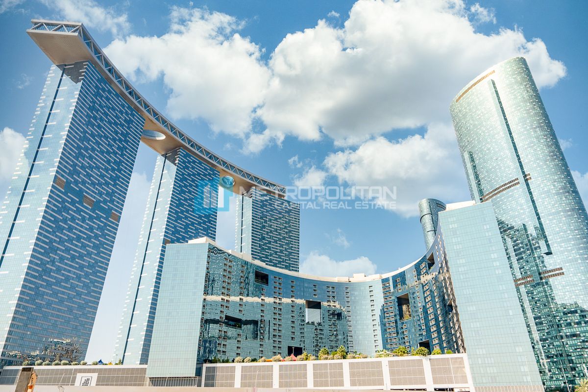Modern Arc Studio | Pool View | High Floor