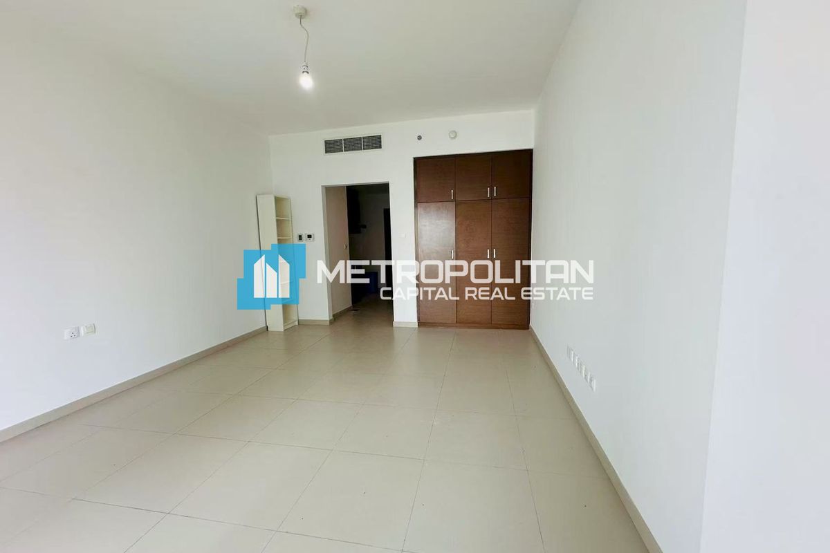 Modern Arc Studio | Pool View | High Floor