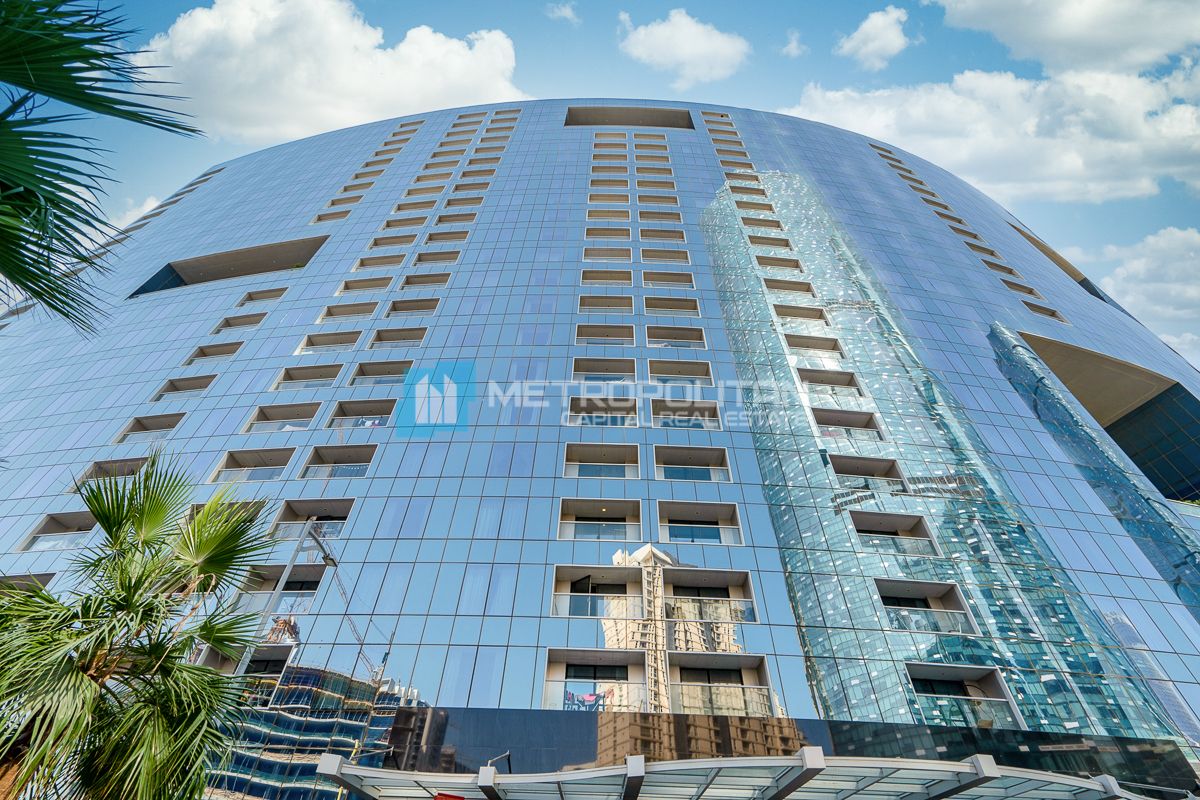 Modern Arc Studio | Pool View | High Floor