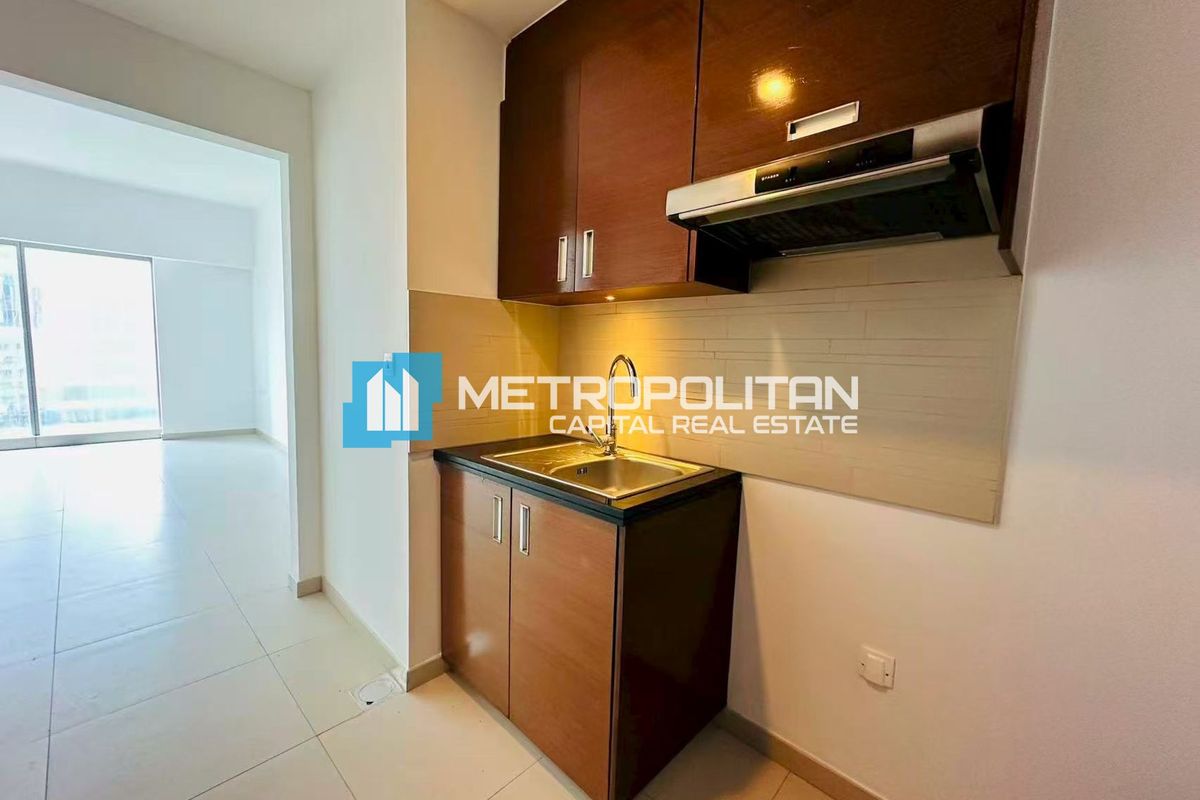 Modern Arc Studio | Pool View | High Floor