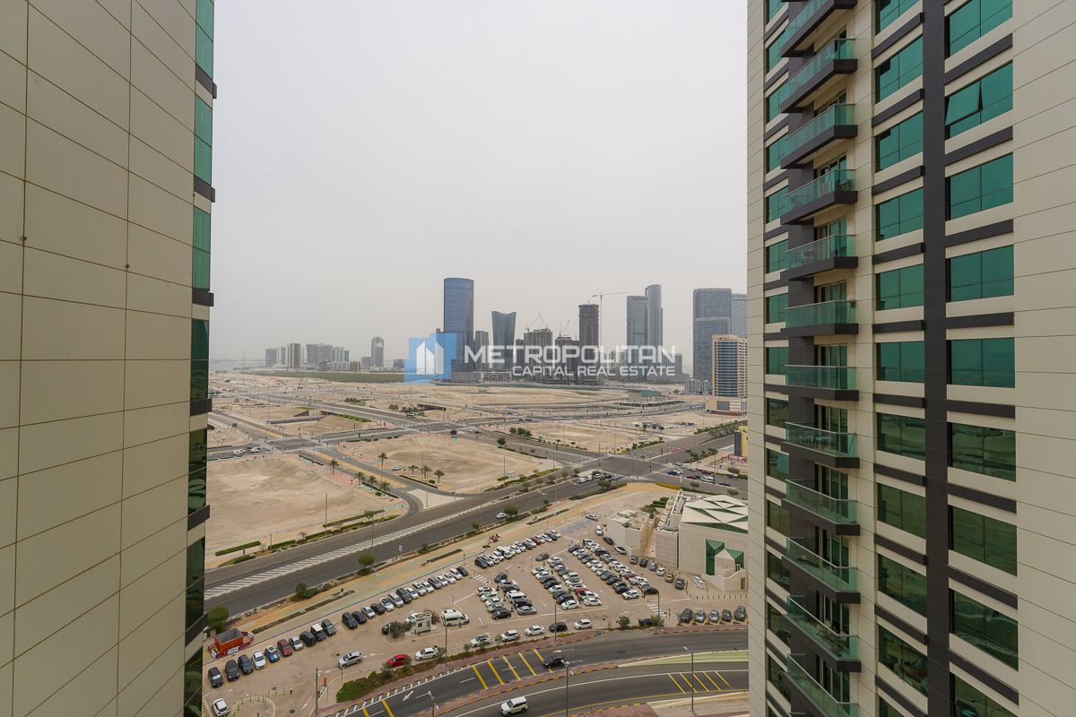 1BR w/ Balcony | Canal view  | Mid floor