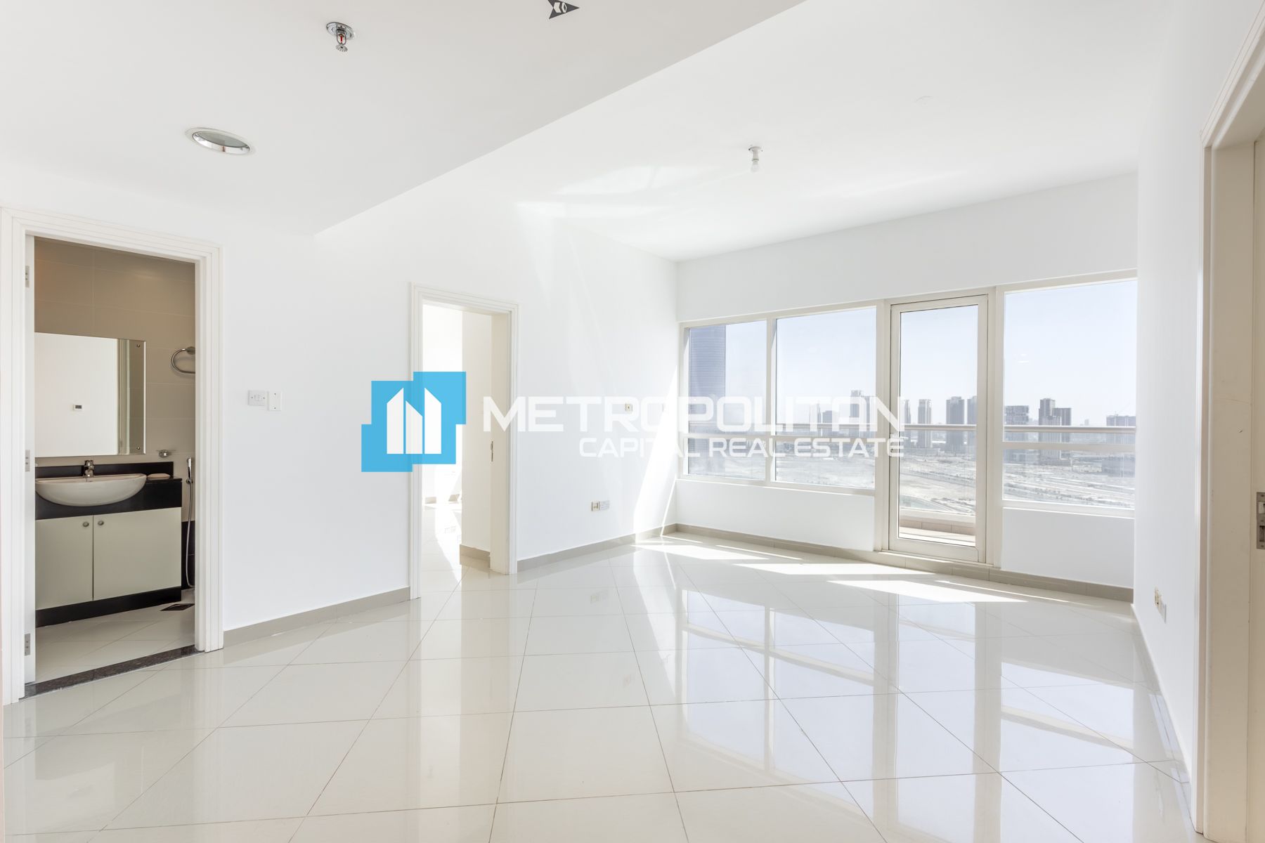 High Floor | Sea & City View | Closed Kictshen