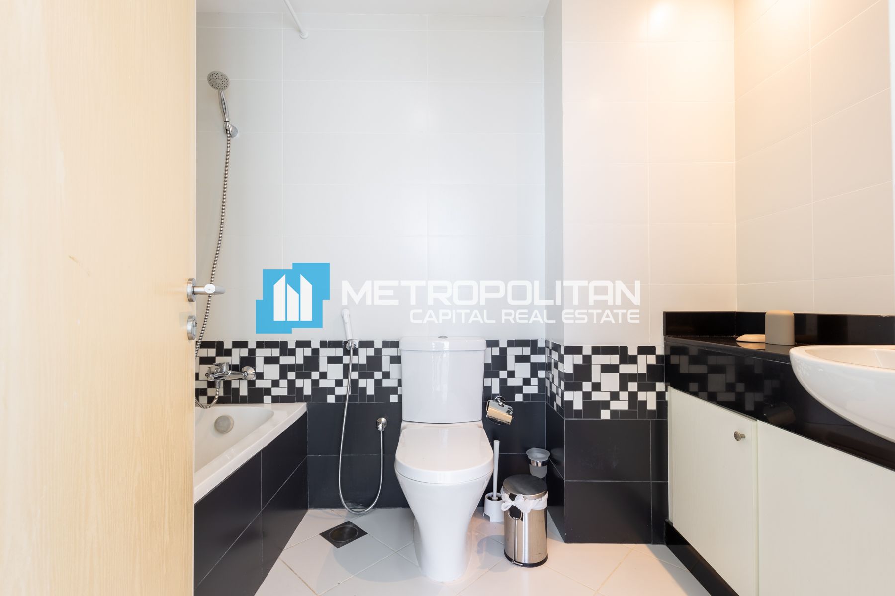 High Floor | Sea & City View | Closed Kictshen