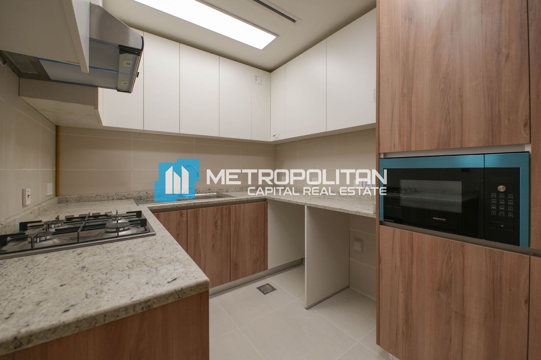 Bright Corner Unit | High floor | Fully Furnished