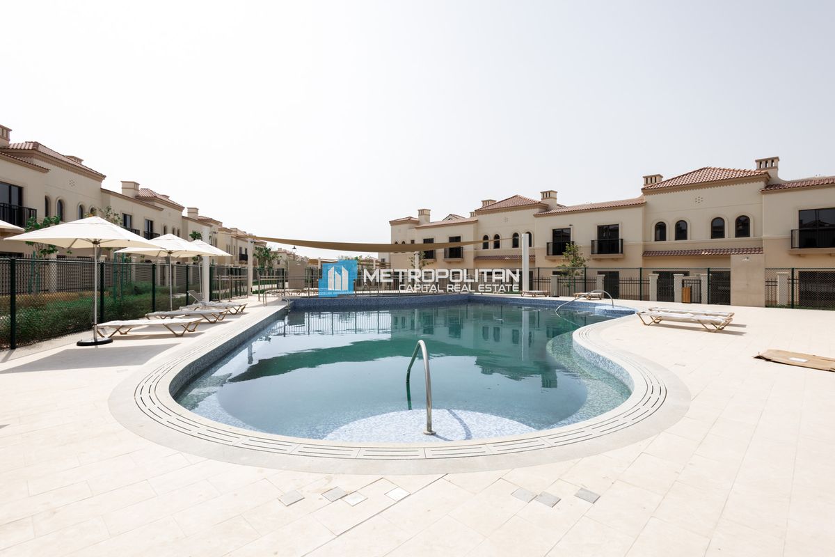 تاون هاوس للبيع في Bloom Living، Khalifa City - MCS-47805
