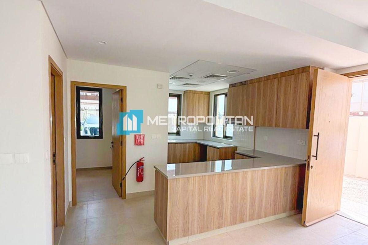 3BR Townhouse for Sale in Bloom Living, Khalifa City - MCS-47805