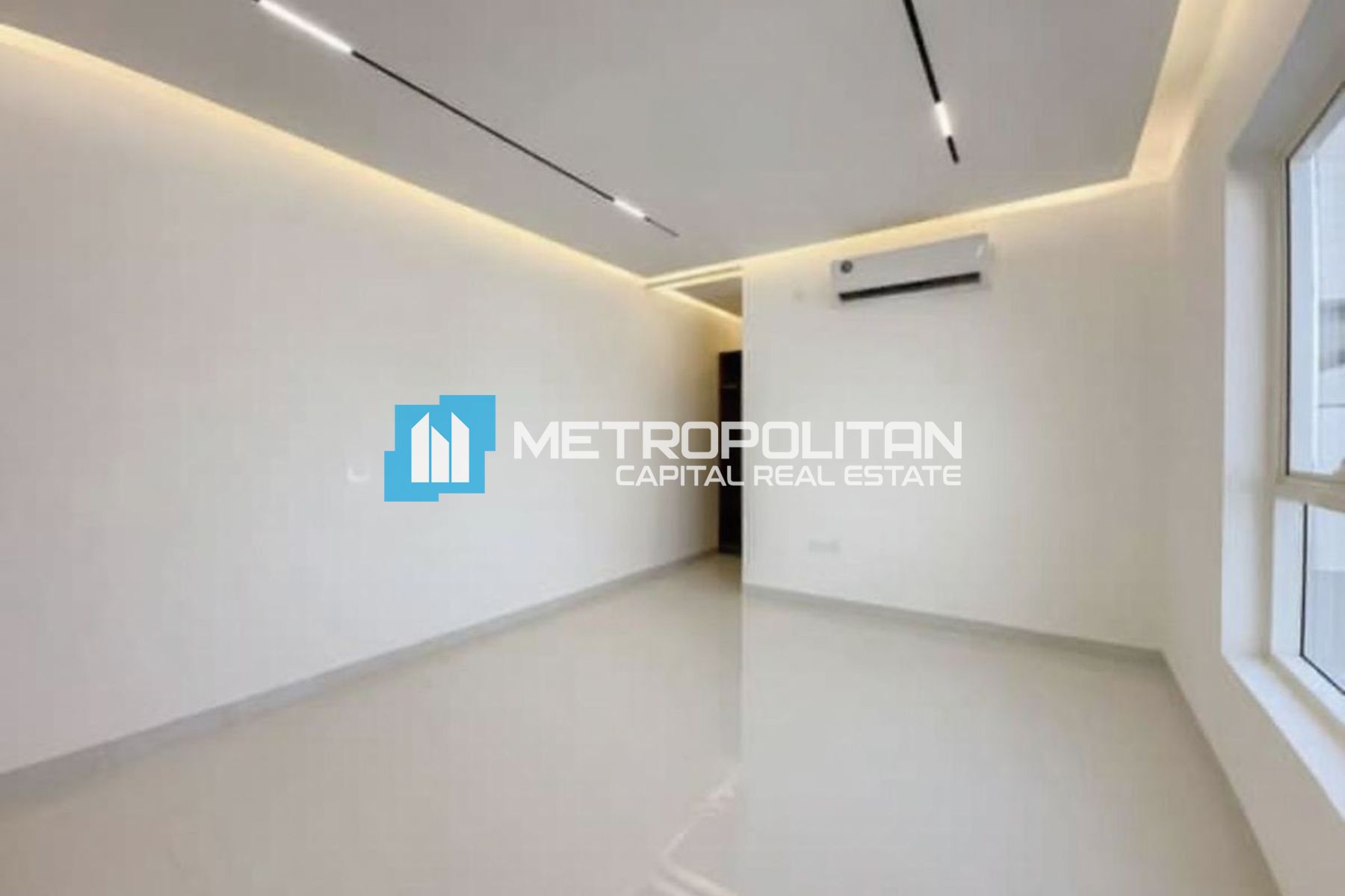 Corner Unit | Closed Kitchen | Vacant Unit