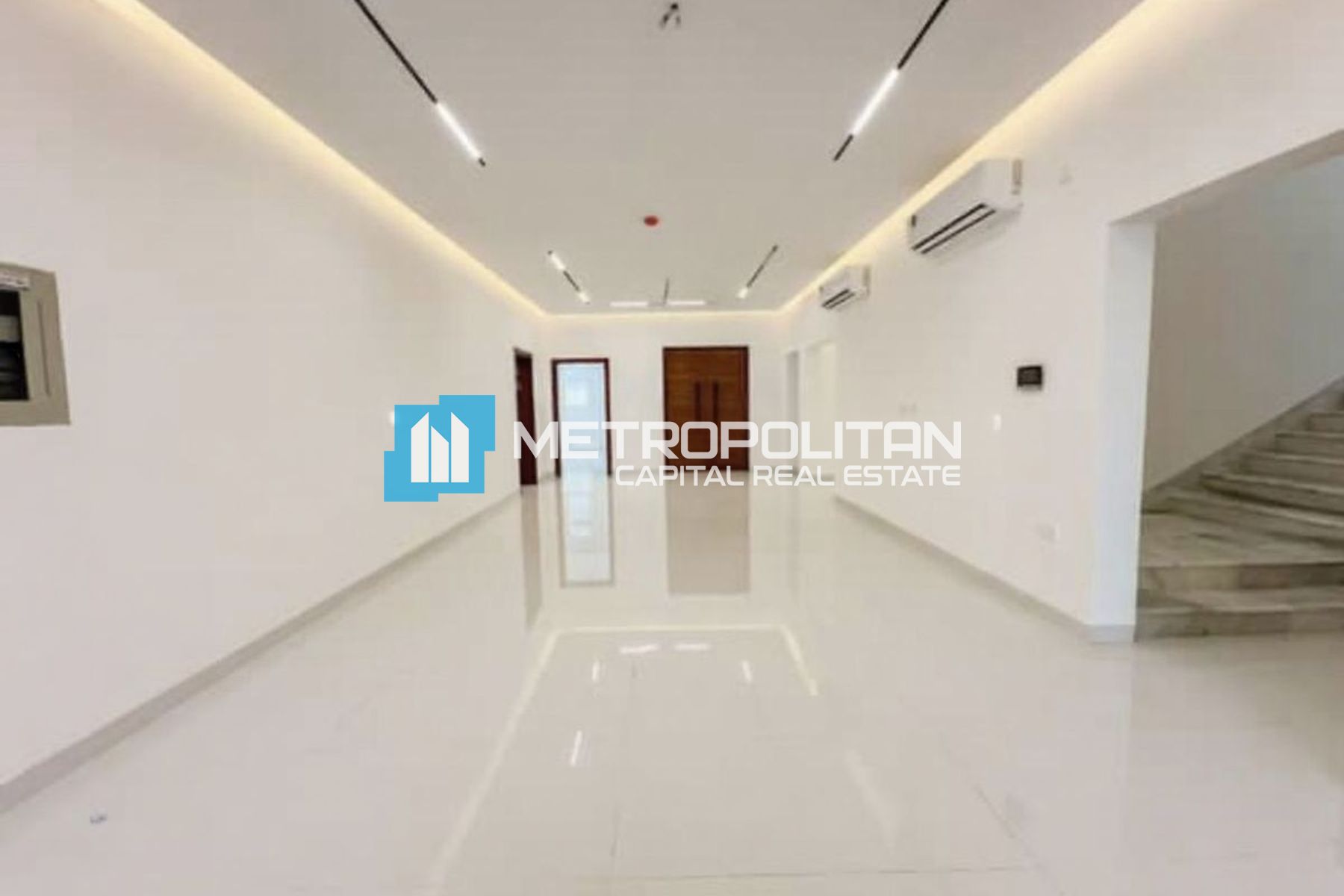 Corner Unit | Closed Kitchen | Vacant Unit