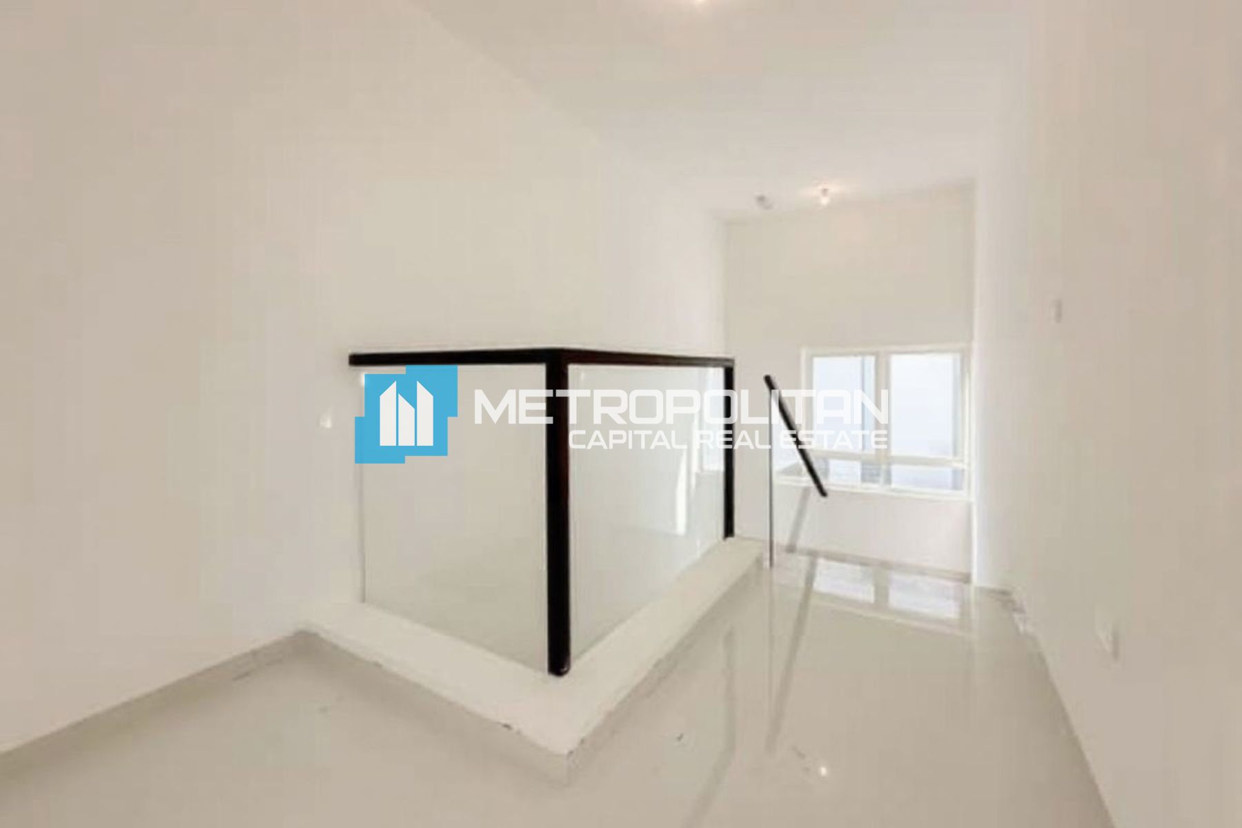 Corner Unit | Closed Kitchen | Vacant Unit