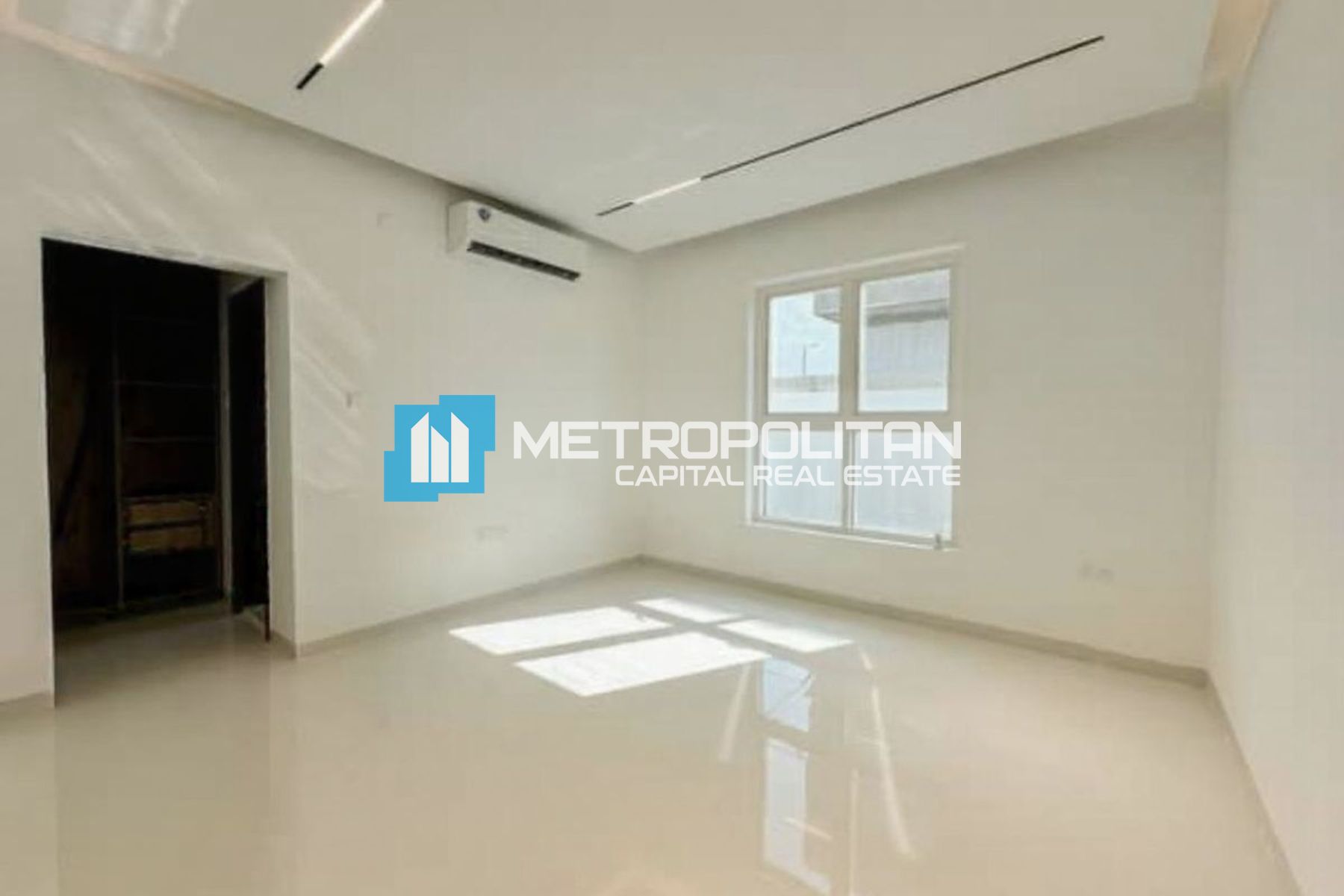 Corner Unit | Closed Kitchen | Vacant Unit