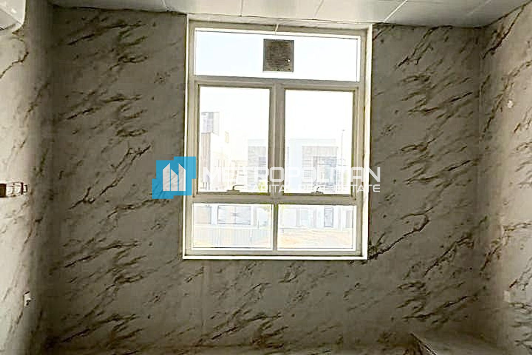 Corner Unit | Closed Kitchen | Vacant Unit