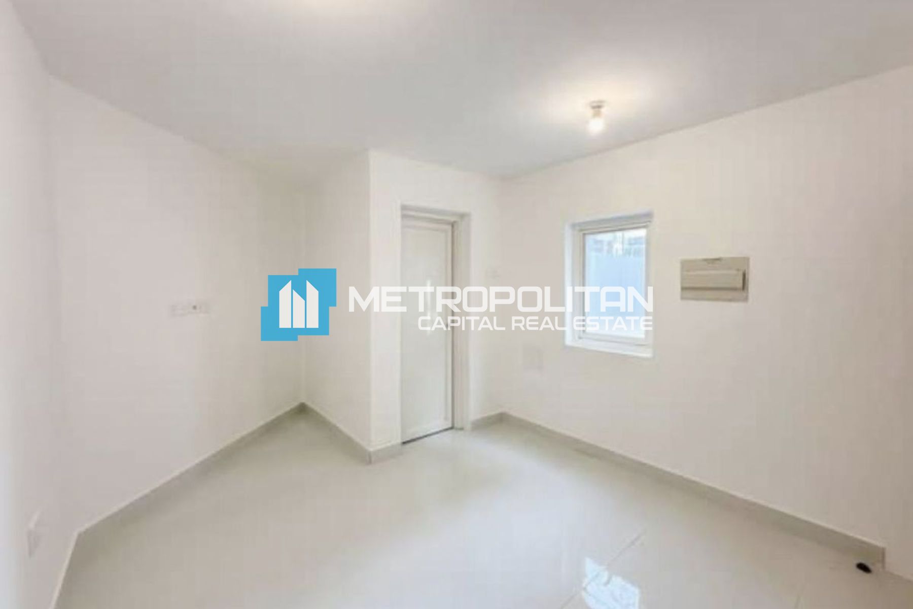 Corner Unit | Closed Kitchen | Vacant Unit