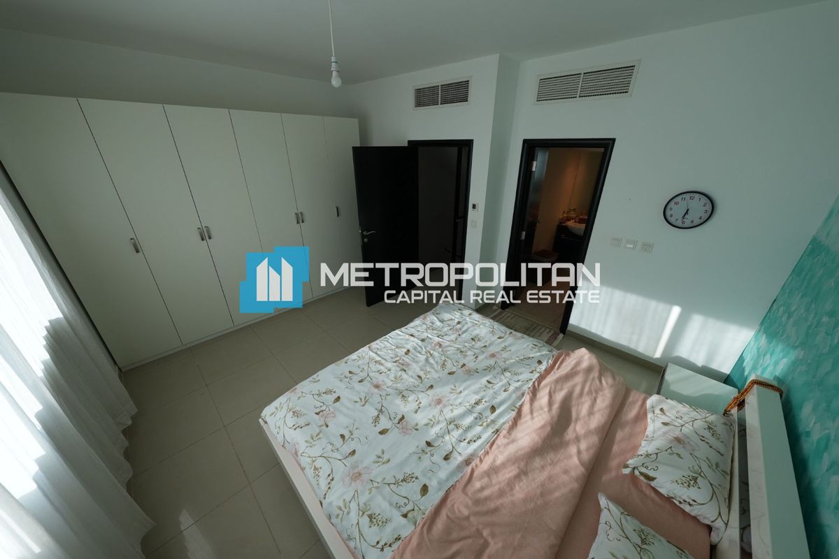 SINGLE ROW | UPGRADED KITCHEN | NEAR ENTRANCE