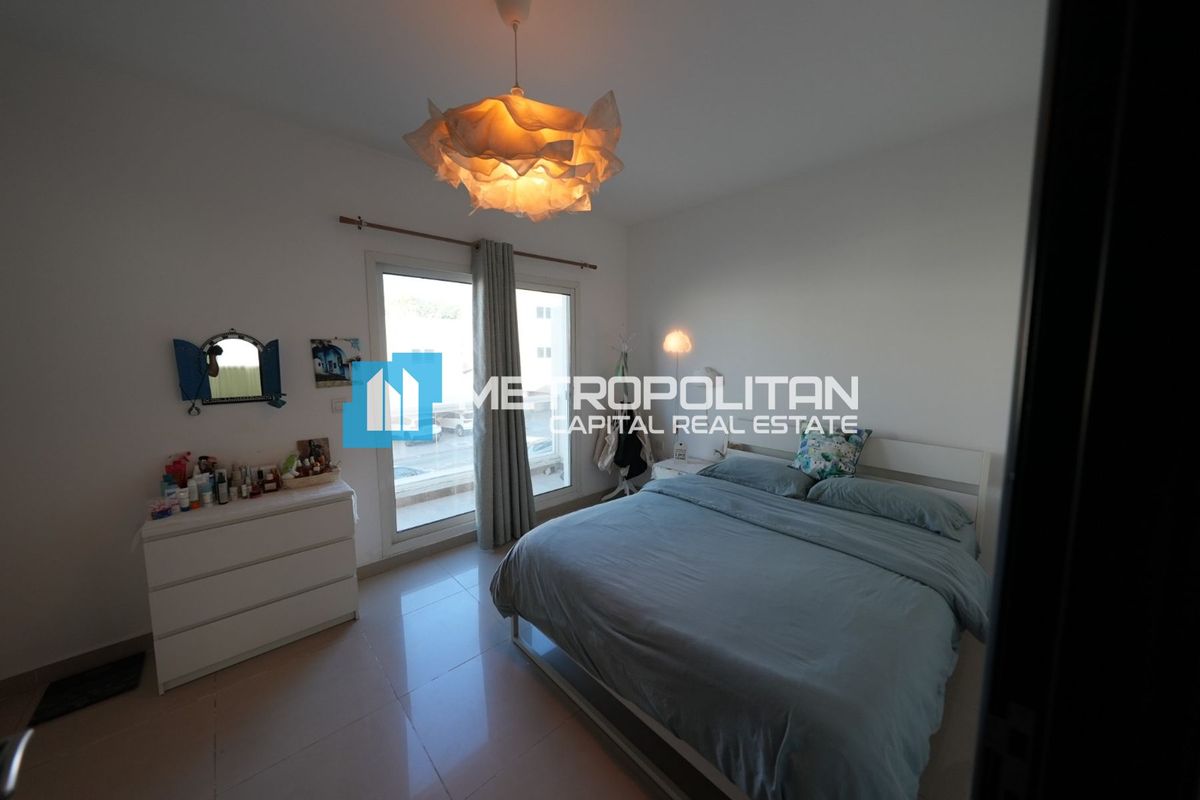 SINGLE ROW | UPGRADED KITCHEN | NEAR ENTRANCE