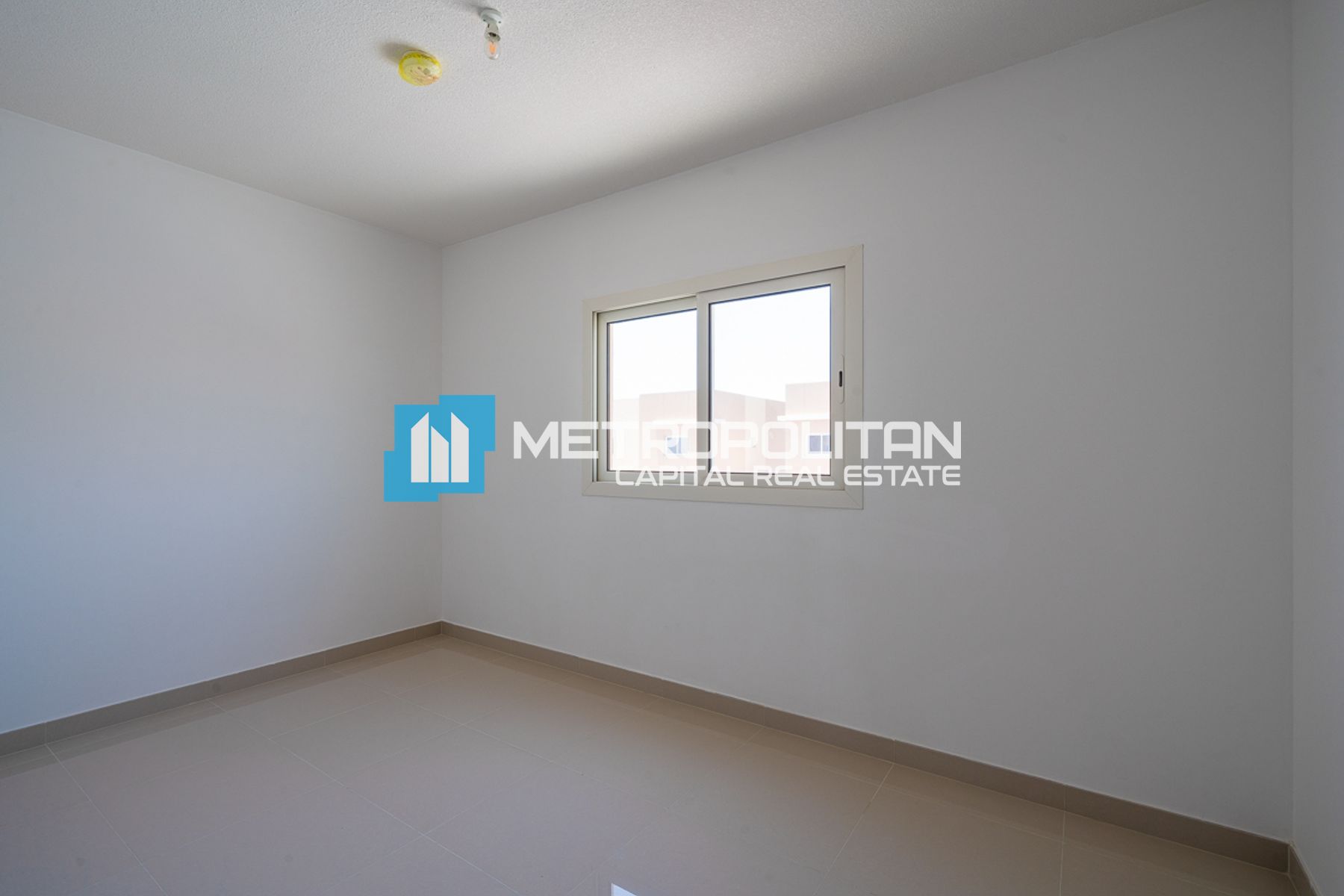 Single Row Corner | Upgraded 3BR | Close Kitchen