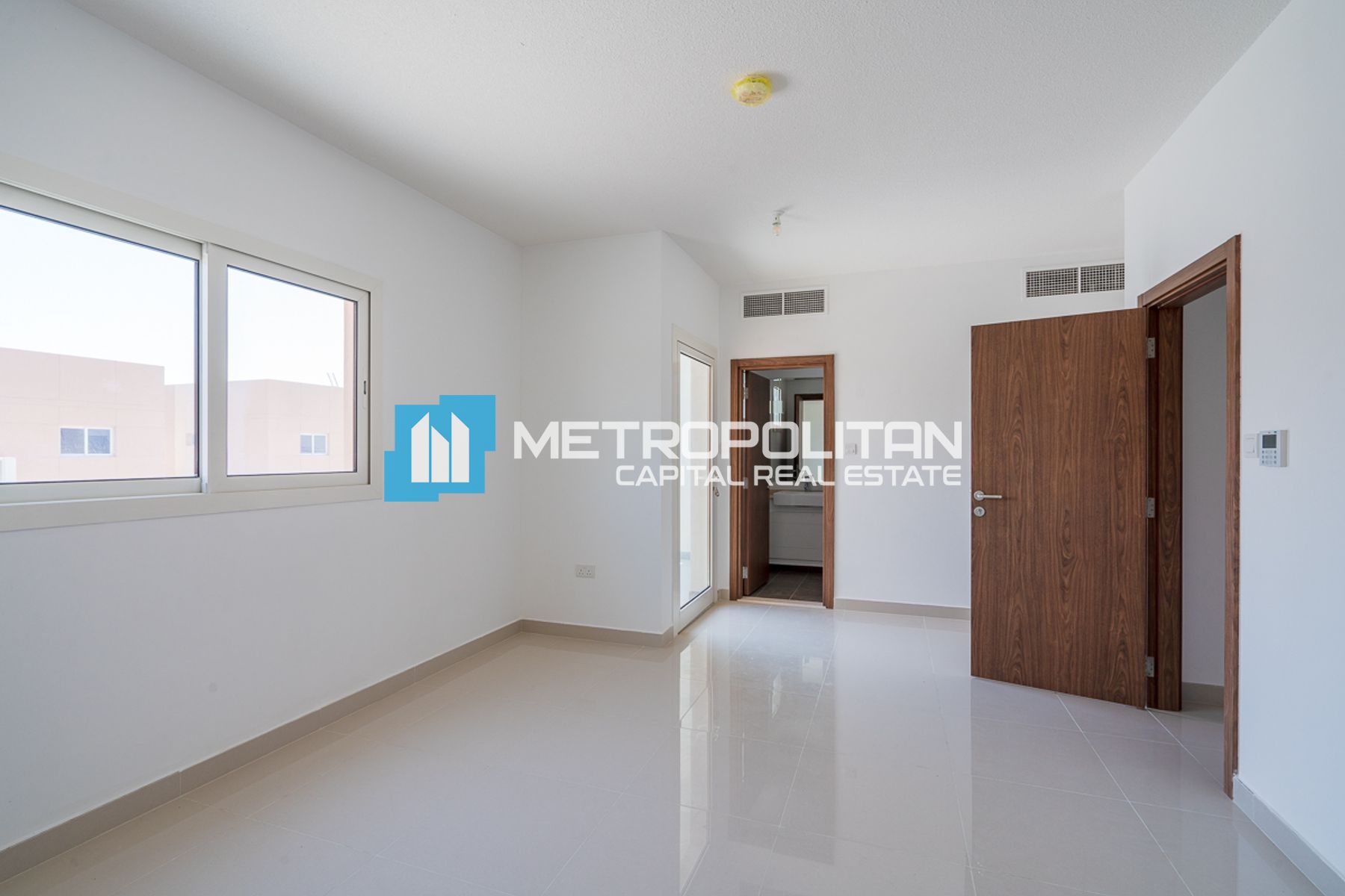 Single Row Corner | Upgraded 3BR | Close Kitchen