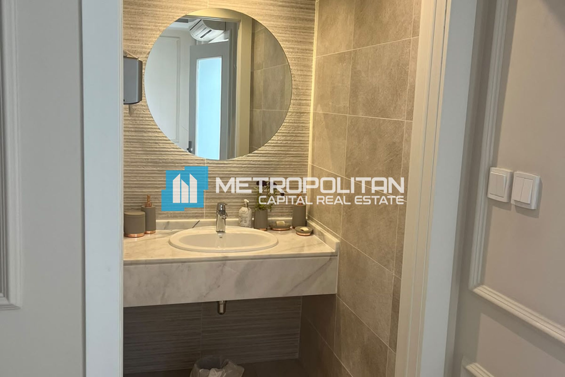 Single Row Corner | Upgraded 3BR | Close Kitchen