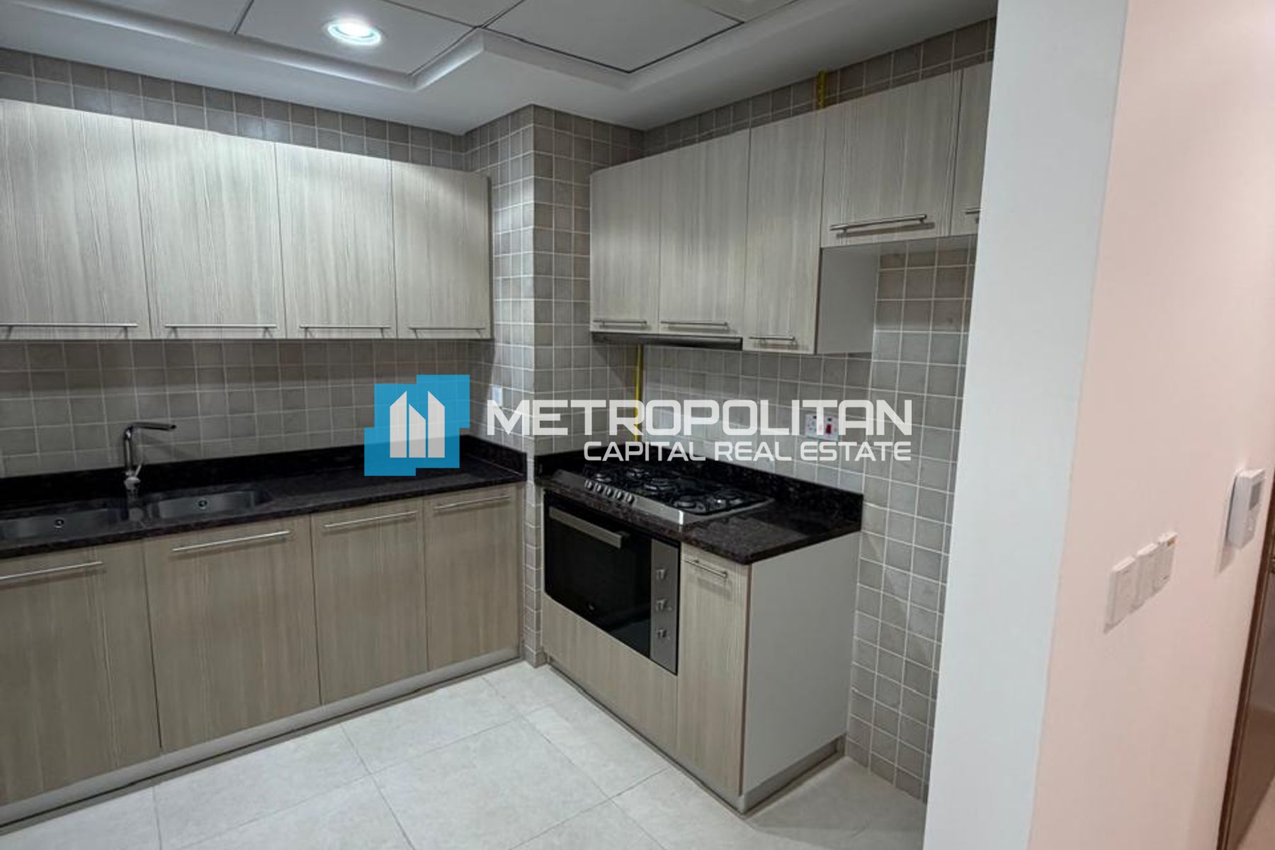 2BHK w/ Laundry|Community Water World View|Vacant