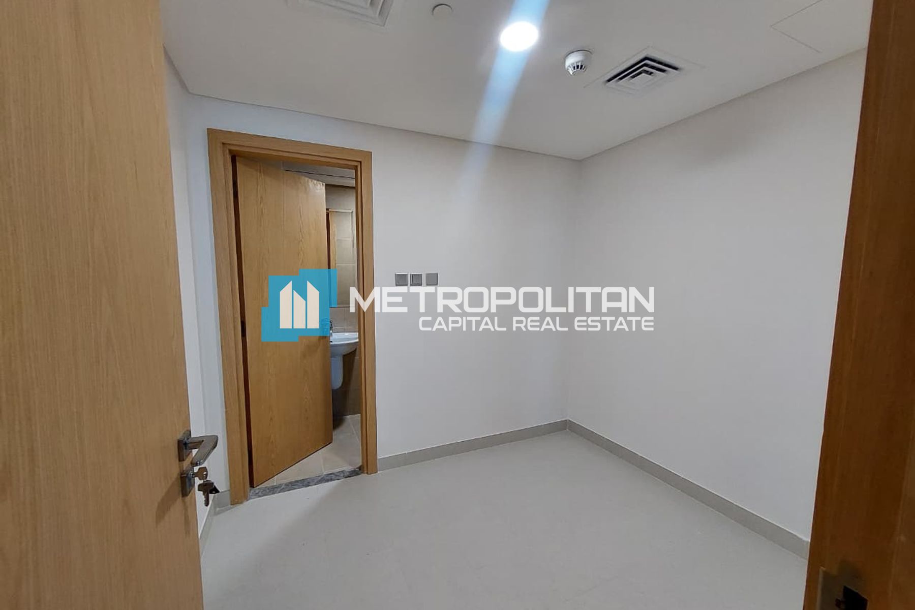 Canal View | Corner 2BR+M w/ Balcony | High Floor