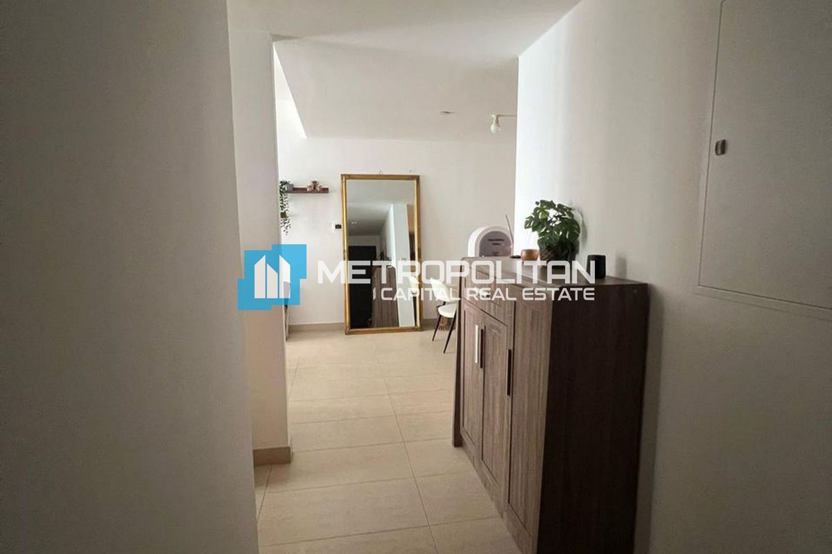 1BR w/ Balcony | Beach Access | Well Maintained