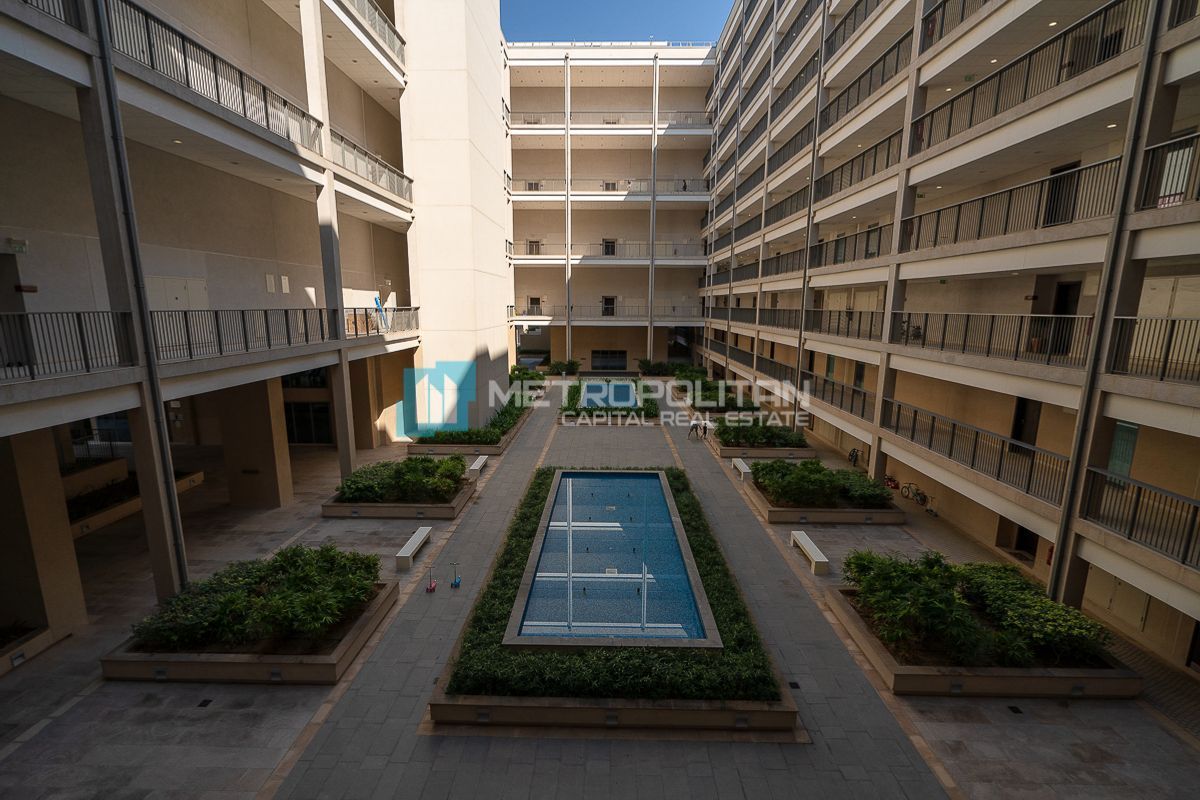1BR w/ Balcony | Beach Access | Well Maintained