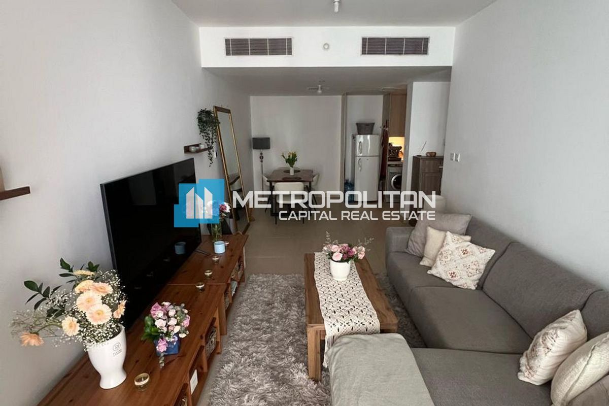 1BR w/ Balcony | Beach Access | Well Maintained