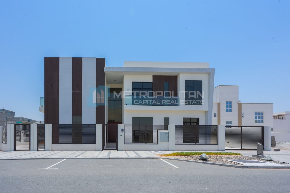 5BR Villa for Sale in Al Reeman 1, Al Shamkha - MCS-49075