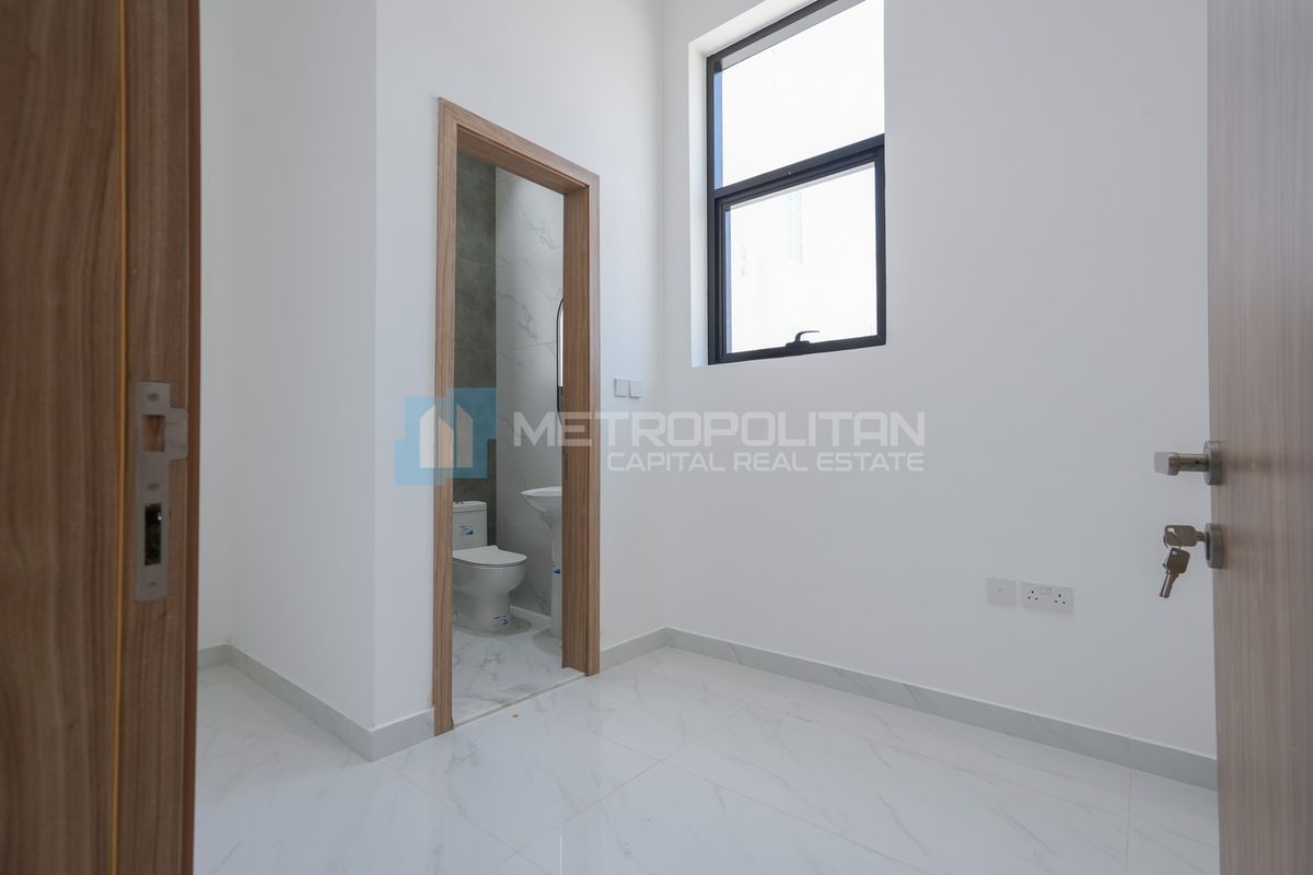 Spacious Corner Villa | 552 SQM | High Ceilings