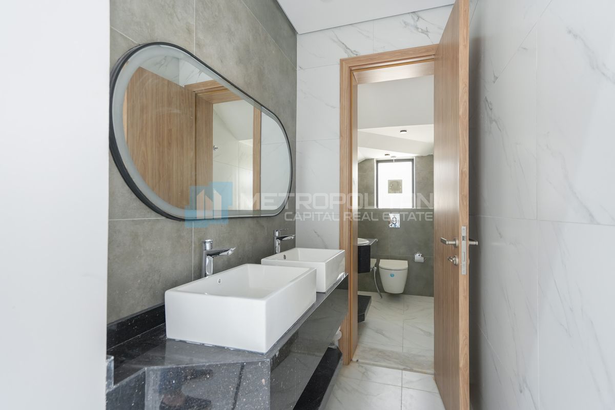 Spacious Corner Villa | 552 SQM | High Ceilings