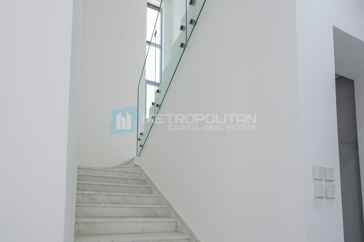 Spacious Corner Villa | 552 SQM | High Ceilings