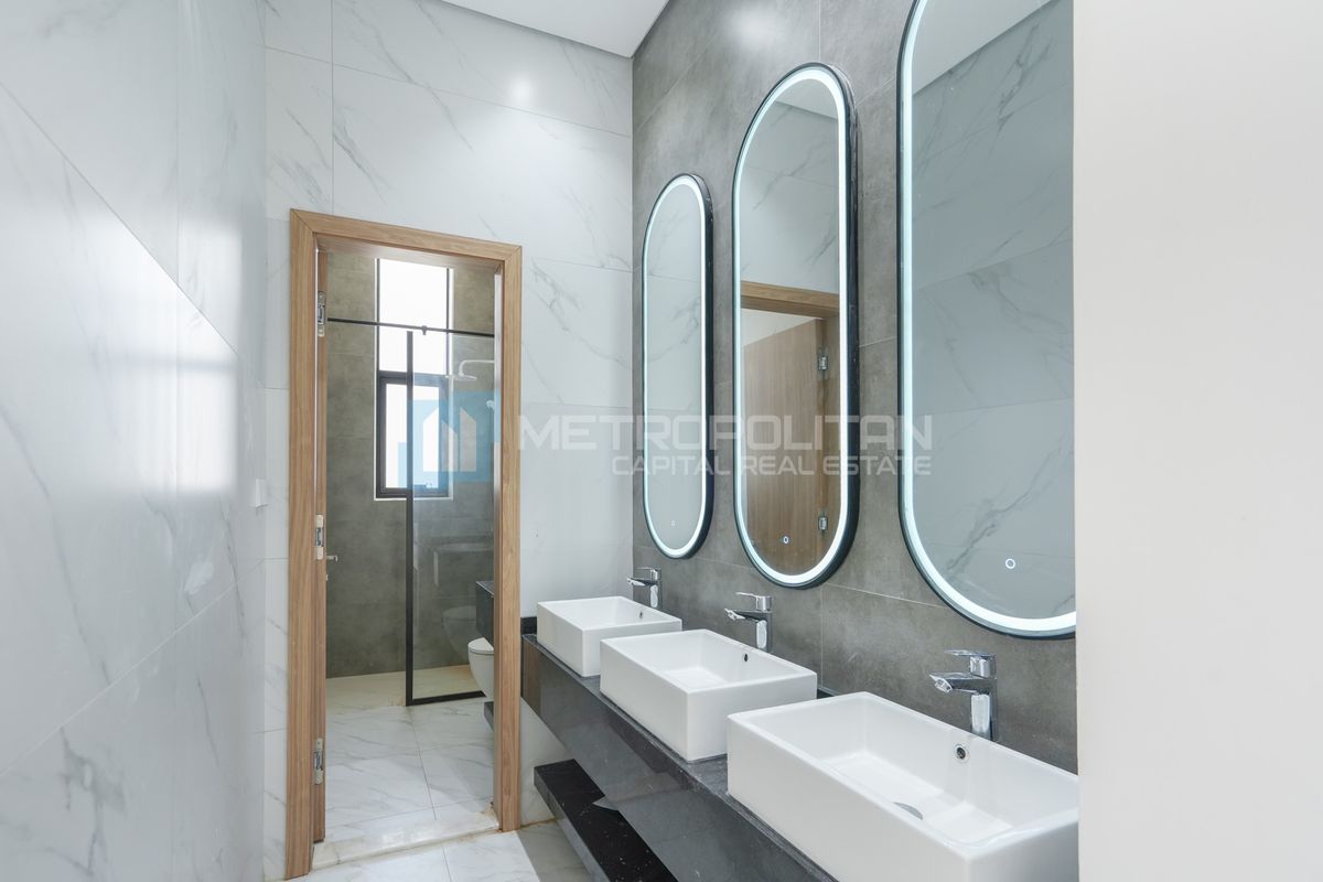 Spacious Corner Villa | 552 SQM | High Ceilings