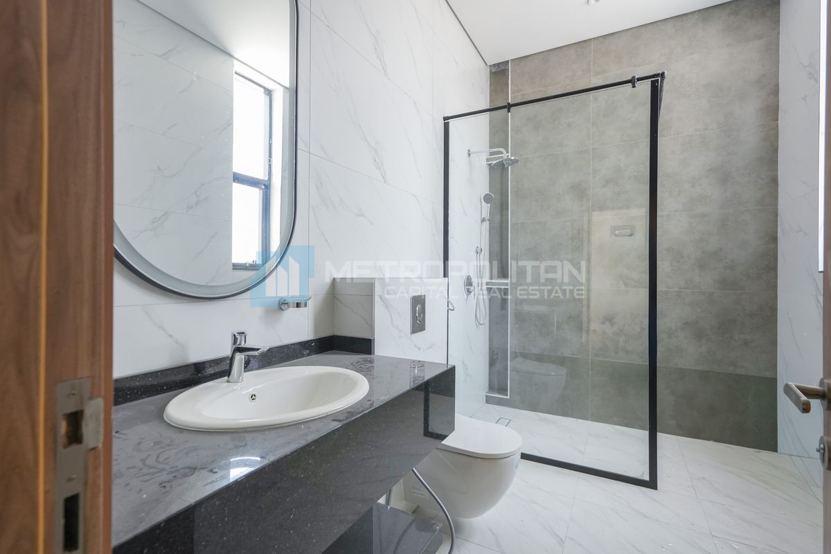 Spacious Corner Villa | 552 SQM | High Ceilings