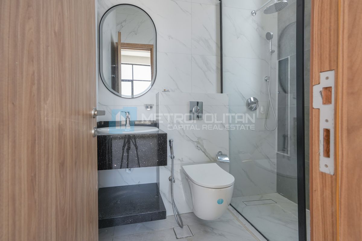 Spacious Corner Villa | 552 SQM | High Ceilings