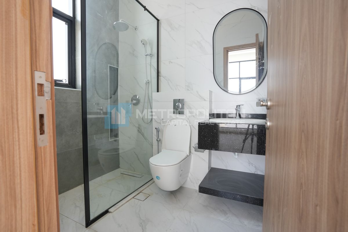 Spacious Corner Villa | 552 SQM | High Ceilings