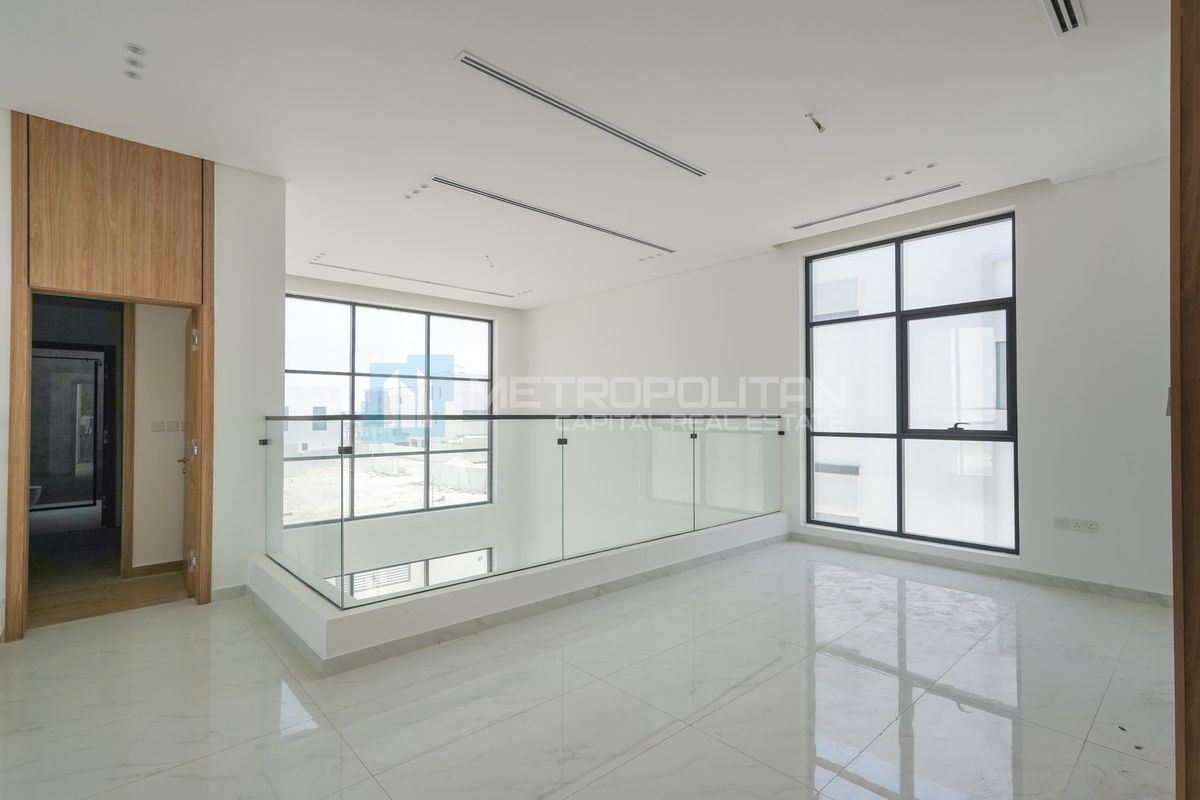 Spacious Corner Villa | 552 SQM | High Ceilings