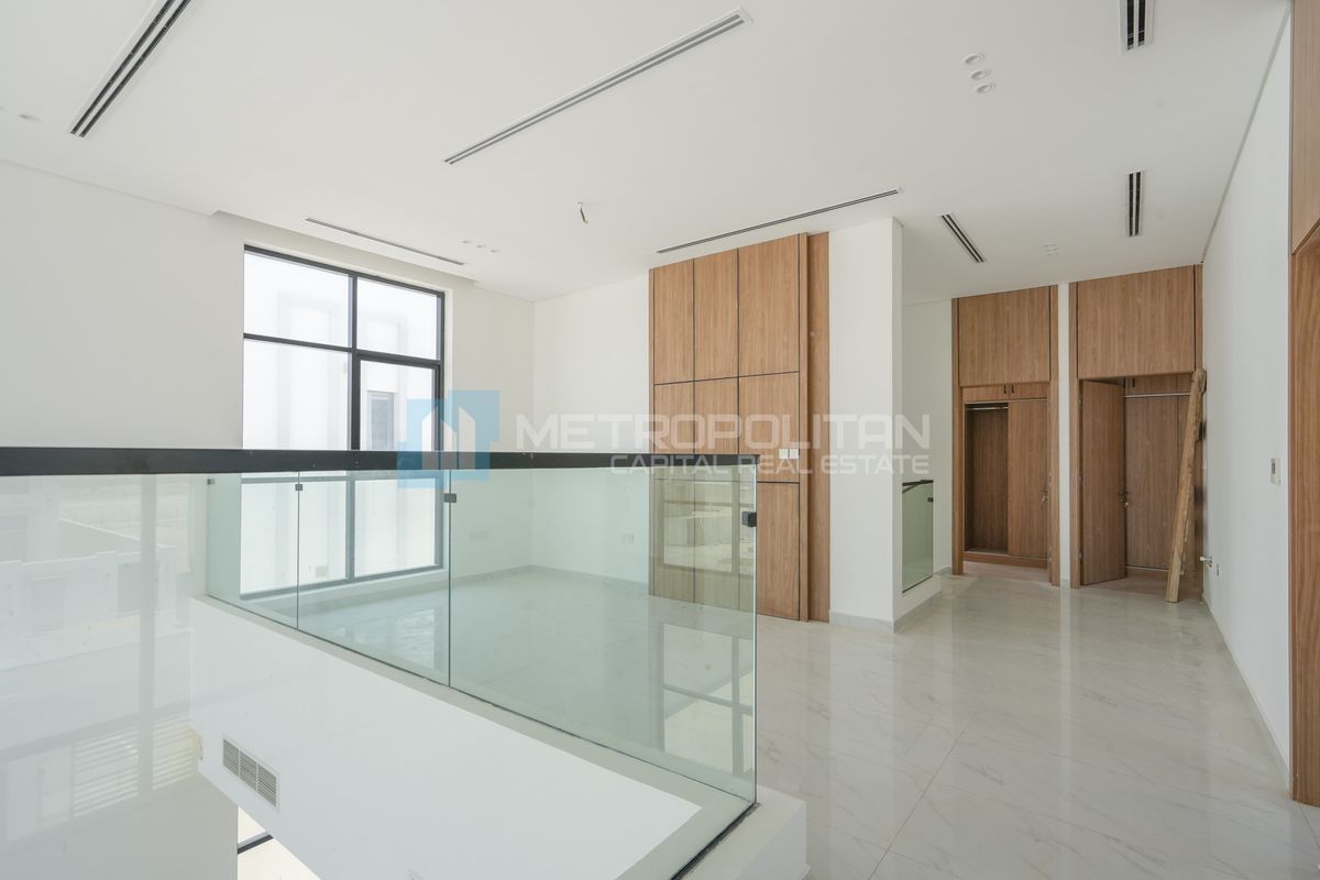 Spacious Corner Villa | 552 SQM | High Ceilings