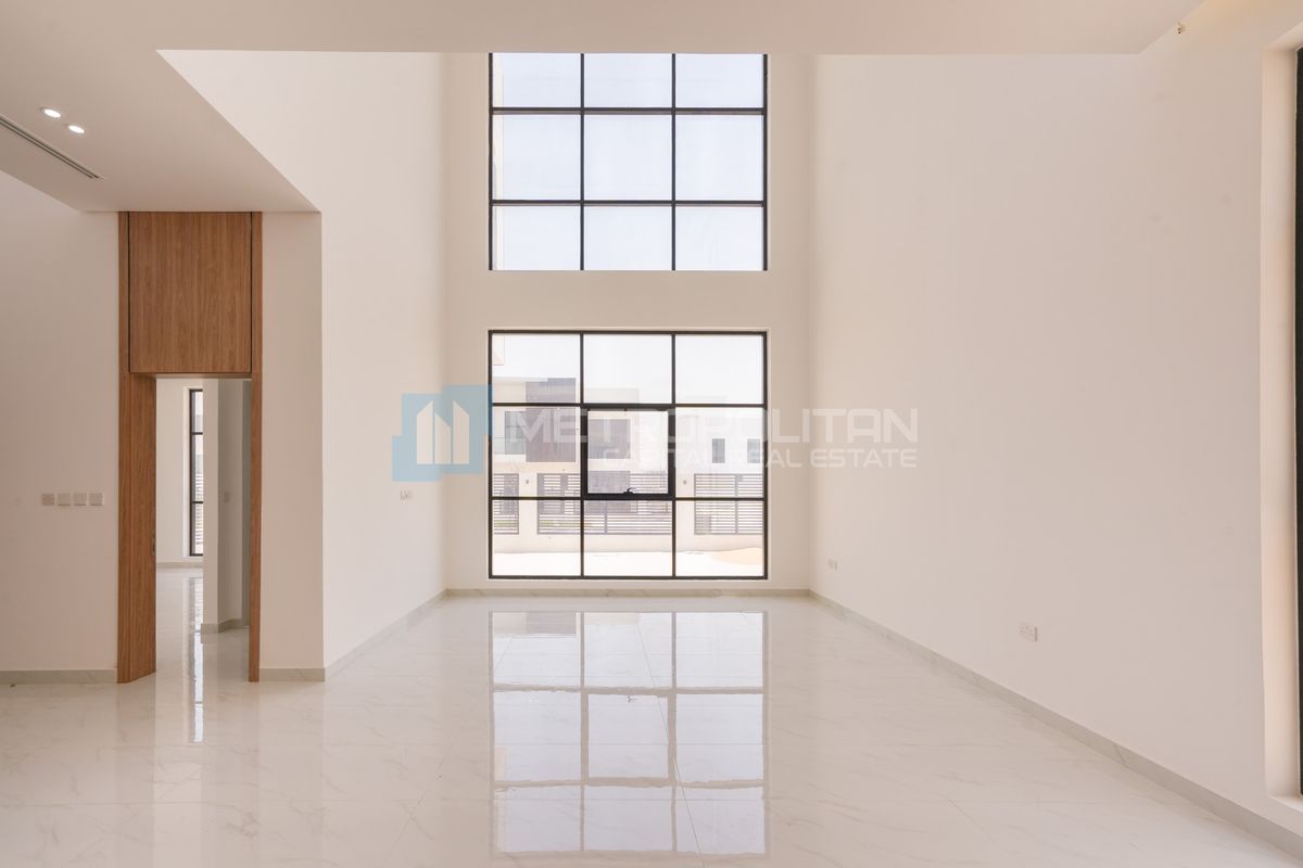 Spacious Corner Villa | 552 SQM | High Ceilings