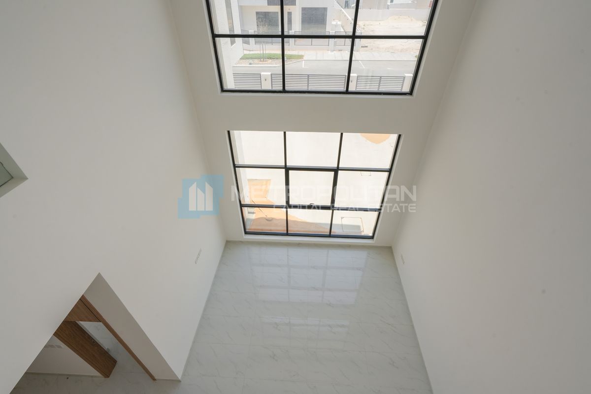 Spacious Corner Villa | 552 SQM | High Ceilings