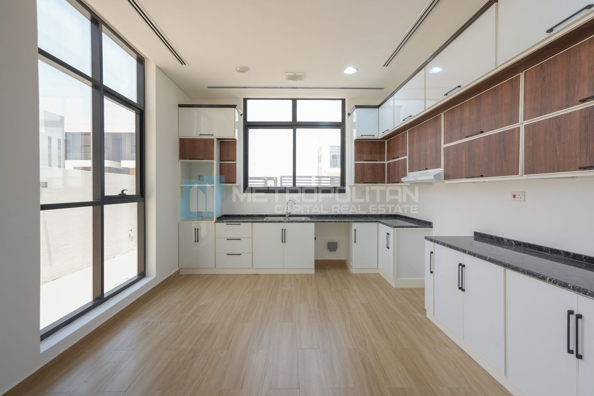Spacious Corner Villa | 552 SQM | High Ceilings