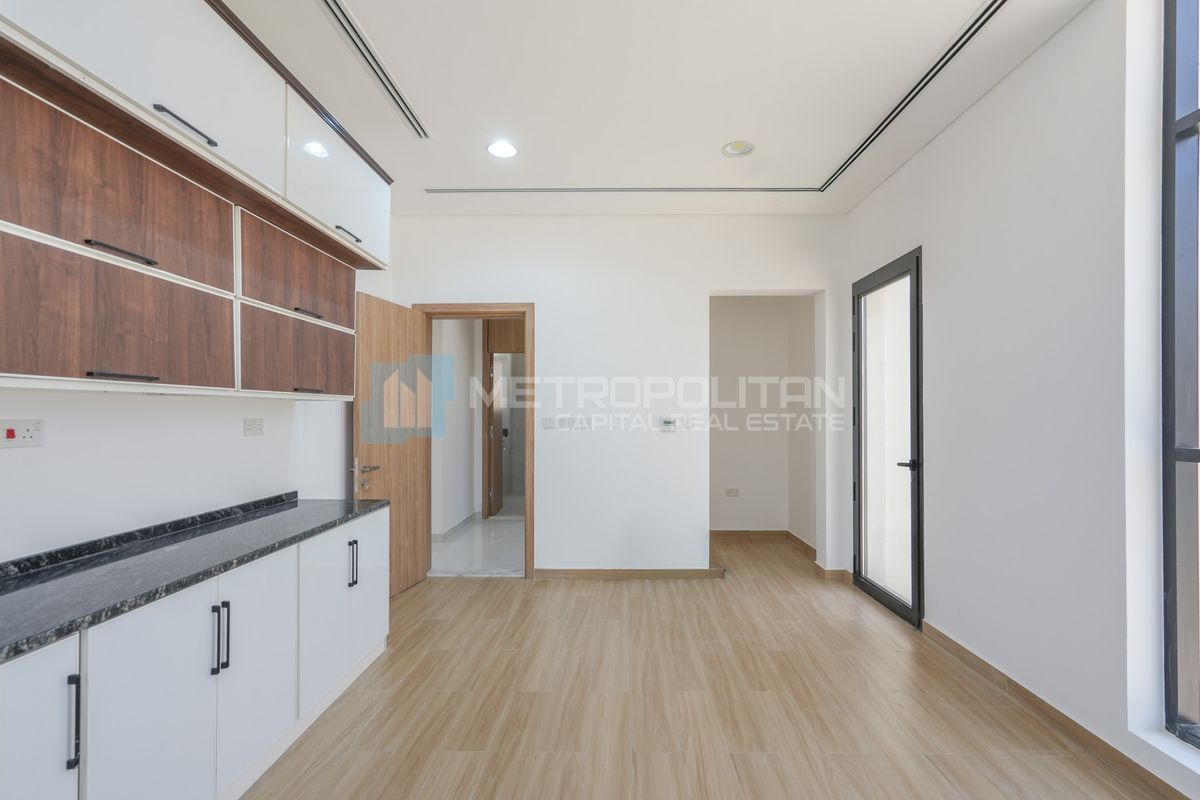Spacious Corner Villa | 552 SQM | High Ceilings