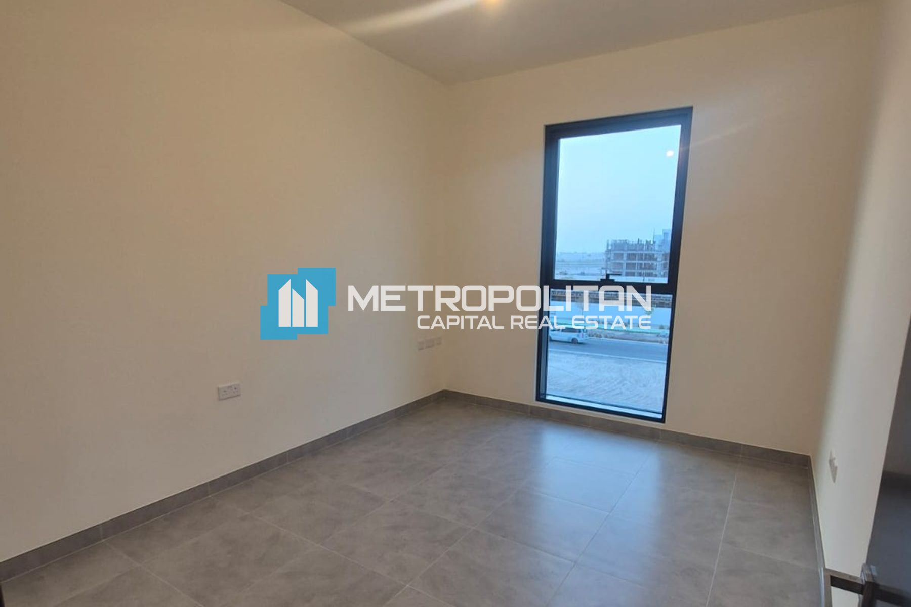 Modern 1BR Apartment | Ready To Move | High ROI