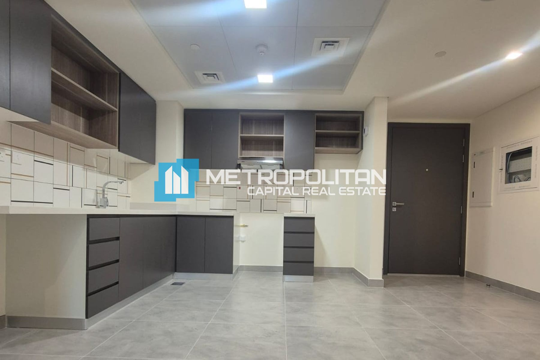 Modern 1BR Apartment | Ready To Move | High ROI